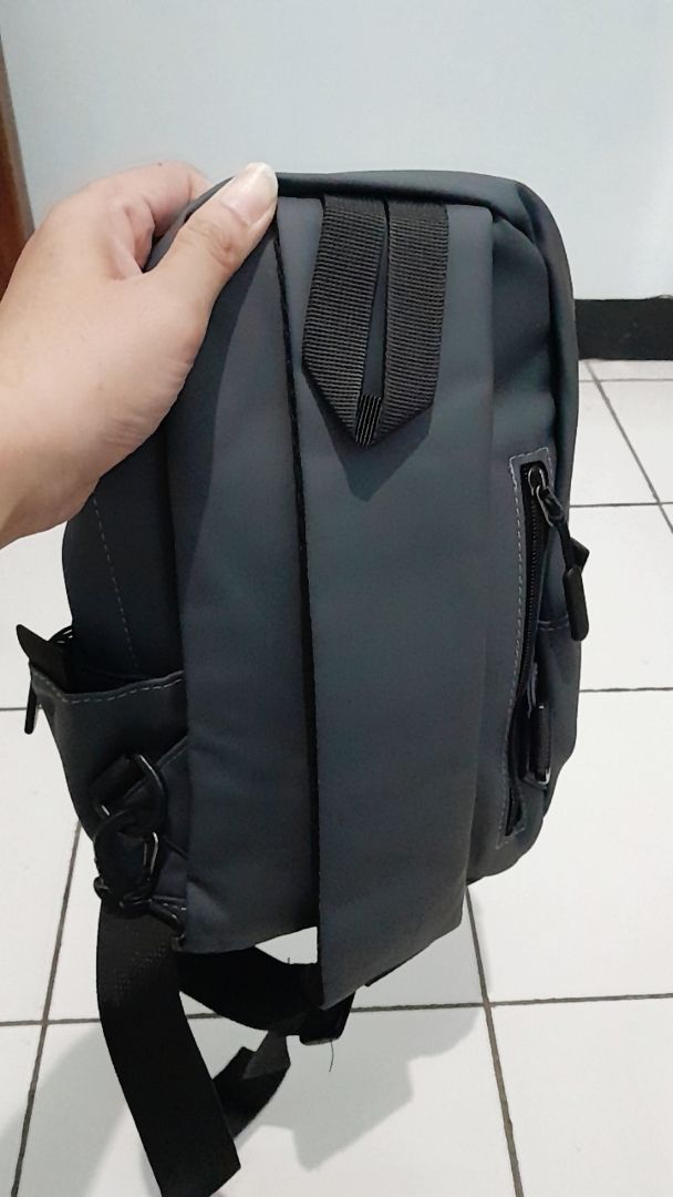 5. Freeknight Tas Selempang Pria Tas Slempang Bahu Pria Wanita Ringan Anti Air Sling Bag Travel Pouch Hitam TS610 - foto 6 dari 10, selvylavy