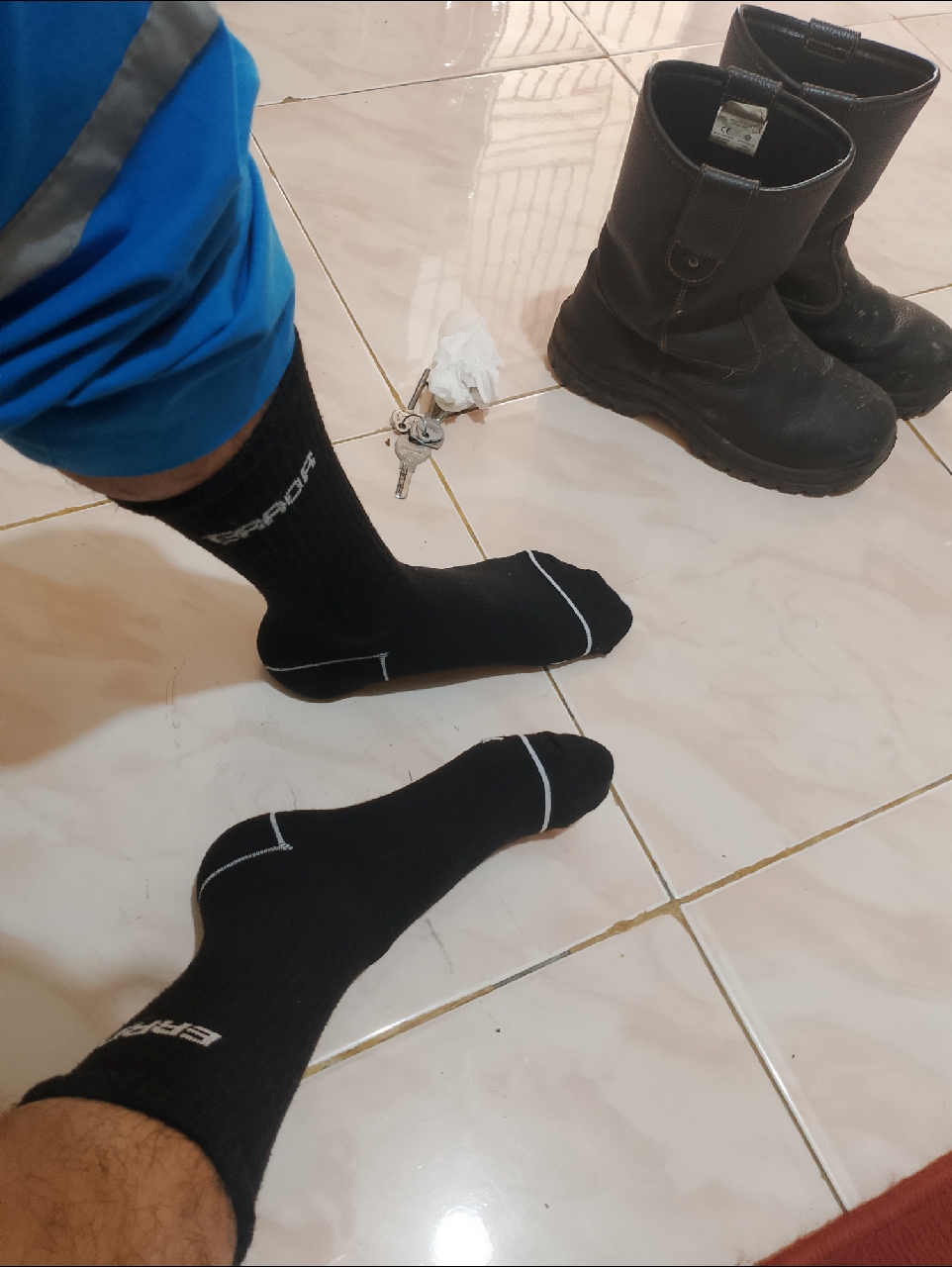 MOHAKI - Kaos Kaki Lighting Series Panjang Sebetis Dewasa - foto 2 dari 10, falde49