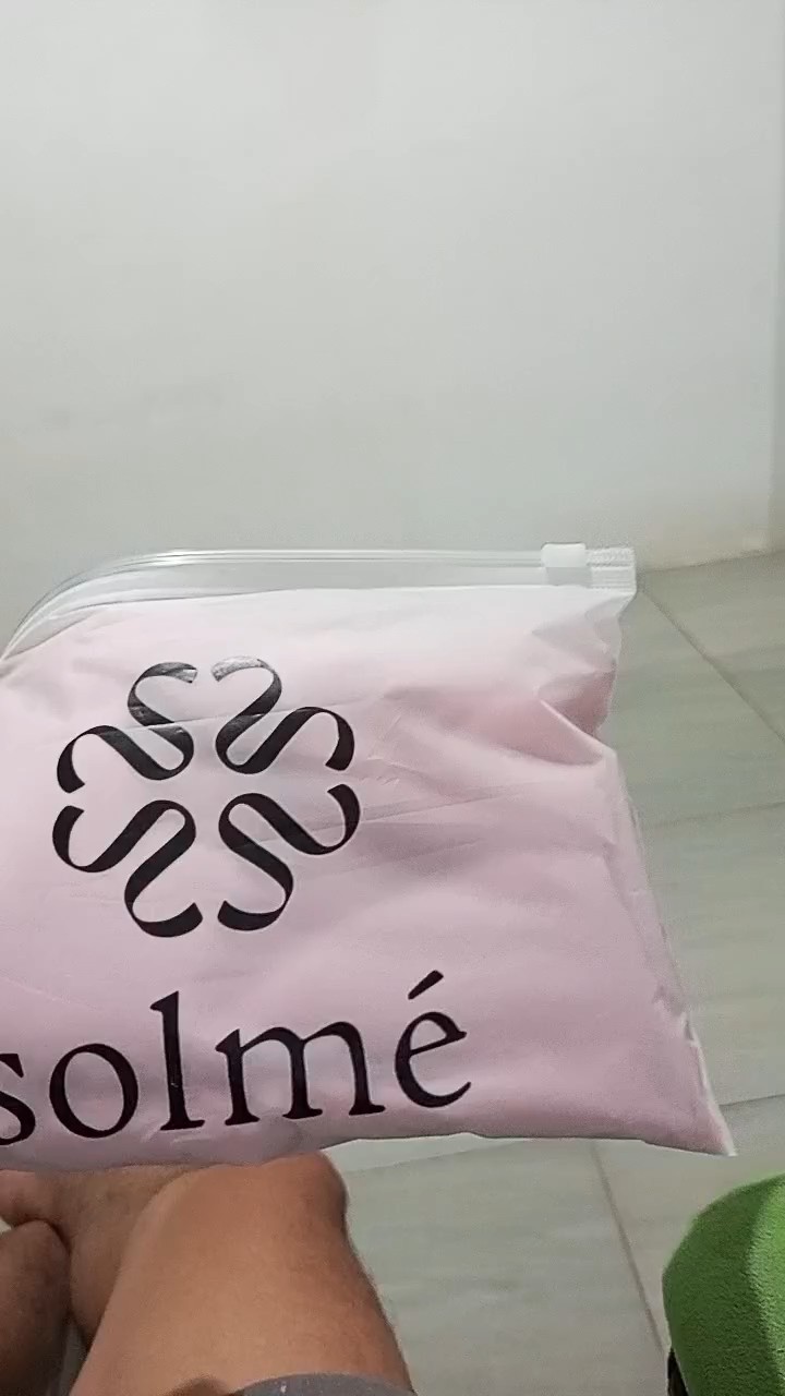 Foto ulasan Solmè Pashmina Ceruty Babydoll | Hijab Premium Lembut Jatuh Ringan & Elegan
