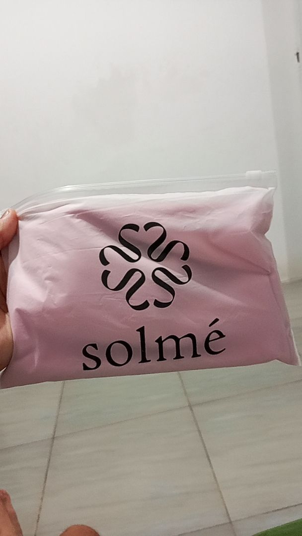 Foto ulasan Solmè Pashmina Ceruty Babydoll | Hijab Premium Lembut Jatuh Ringan & Elegan