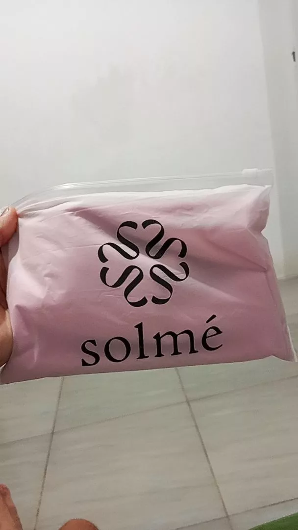 Foto ulasan Solmè Pashmina Ceruty Babydoll | Hijab Premium Lembut Jatuh Ringan & Elegan