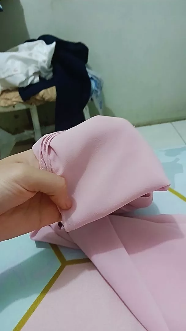 Foto ulasan Solmè Pashmina Ceruty Babydoll | Hijab Premium Lembut Jatuh Ringan & Elegan