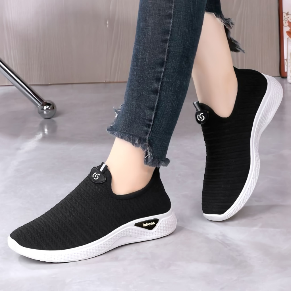 Sepatu Slip On Wanita Korea Sport Polos 36-42 - foto 1 dari 10