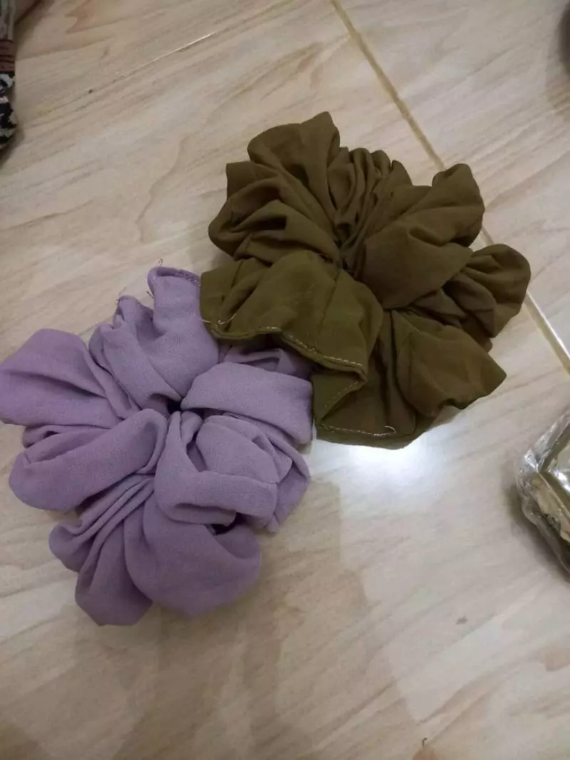 Foto ulasan Shofia Hijab Pashmina Ceruty Babydoll Lembut