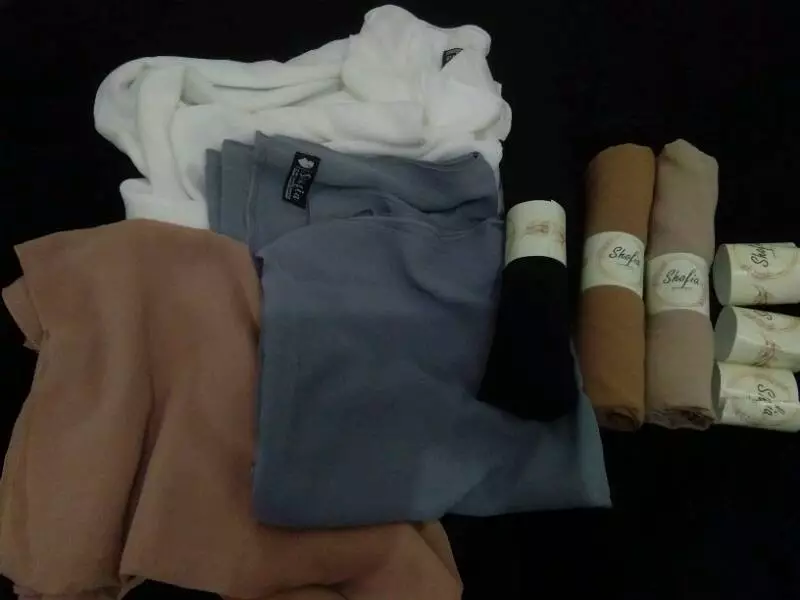 Foto ulasan Shofia Hijab Pashmina Ceruty Babydoll Lembut
