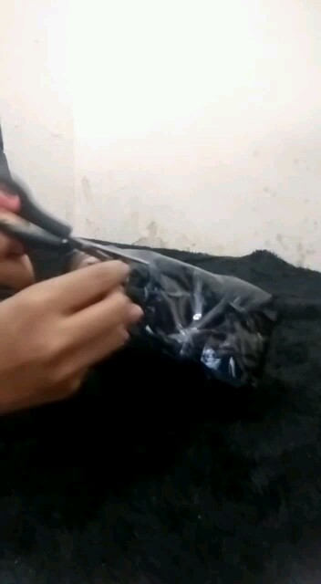 Foto ulasan Shofia Hijab Pashmina Ceruty Babydoll Lembut