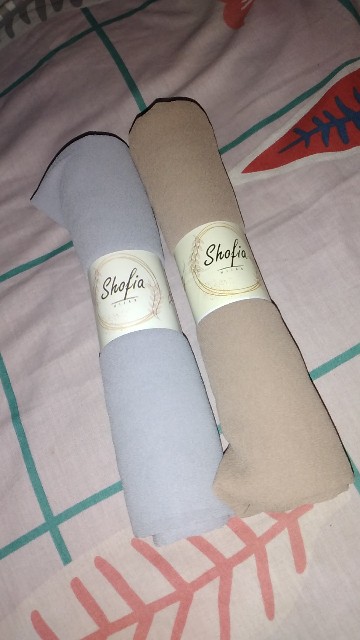 Foto ulasan Shofia Hijab Pashmina Ceruty Babydoll Lembut