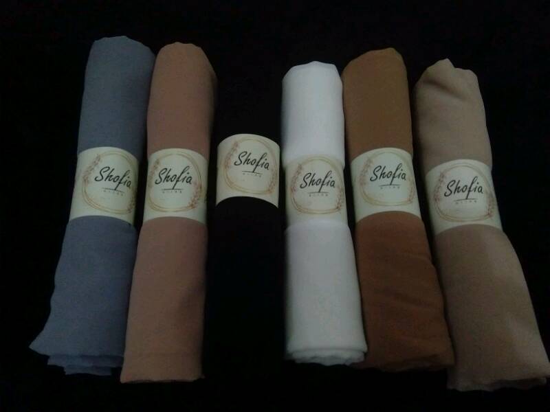 Foto ulasan Shofia Hijab Pashmina Ceruty Babydoll Lembut