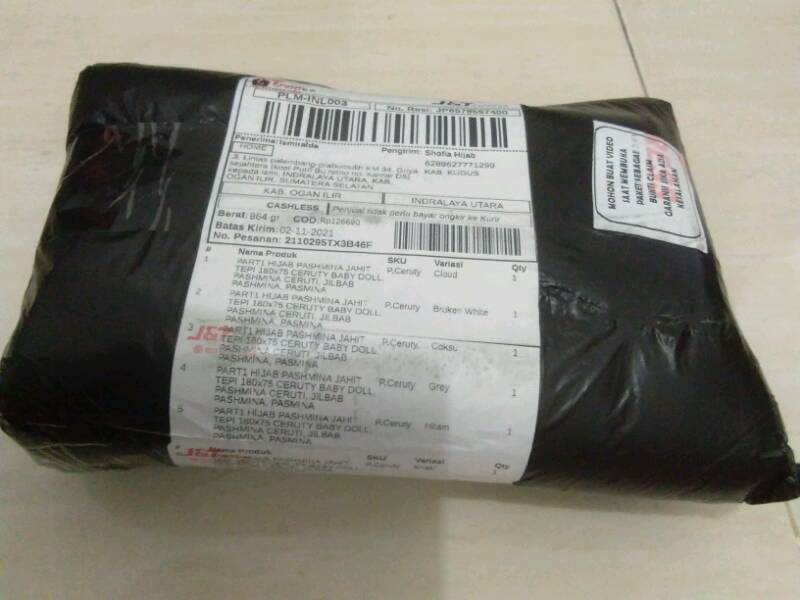 Foto ulasan Shofia Hijab Pashmina Ceruty Babydoll Lembut