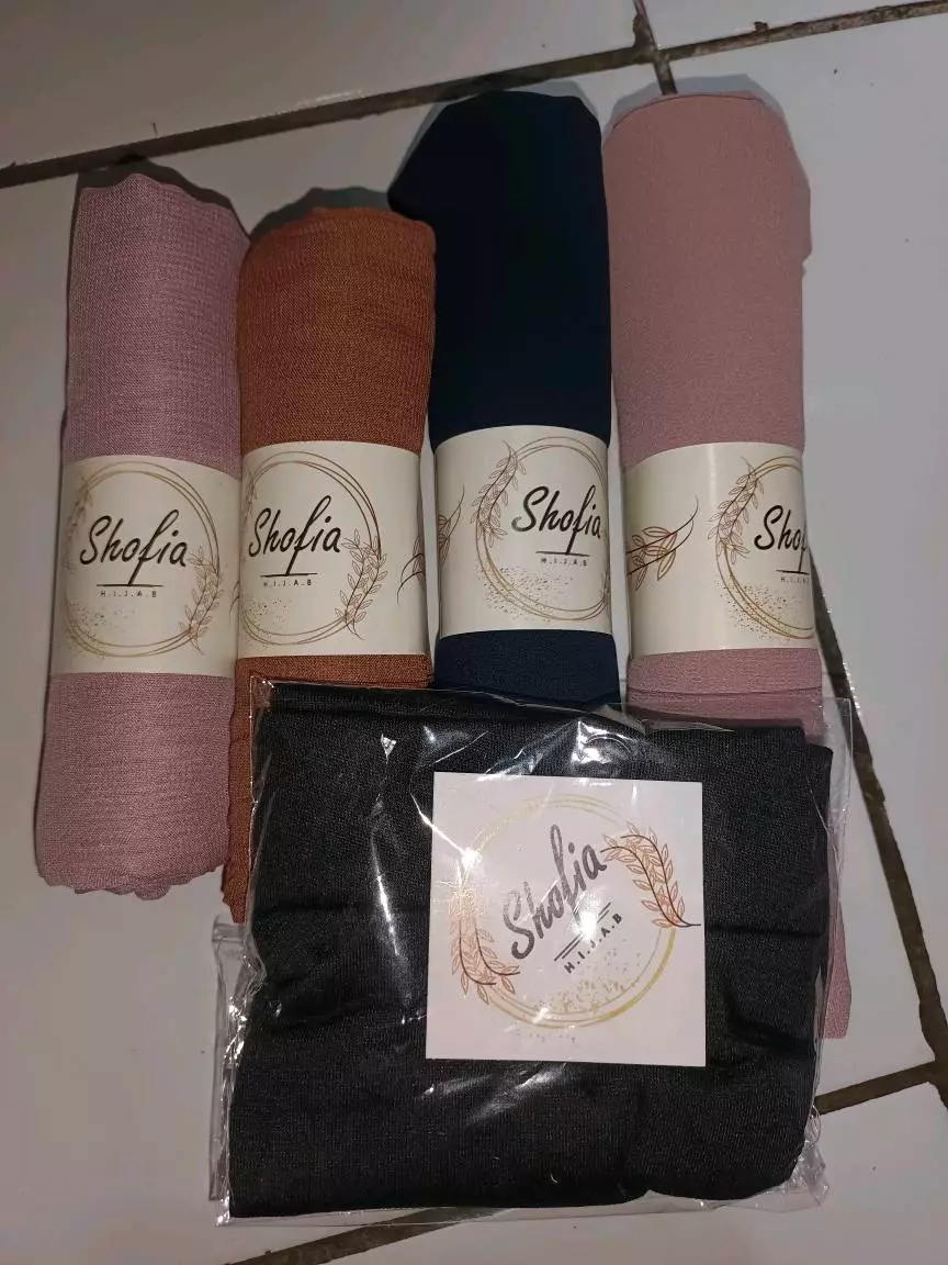 Foto ulasan Shofia Hijab Pashmina Ceruty Babydoll Lembut