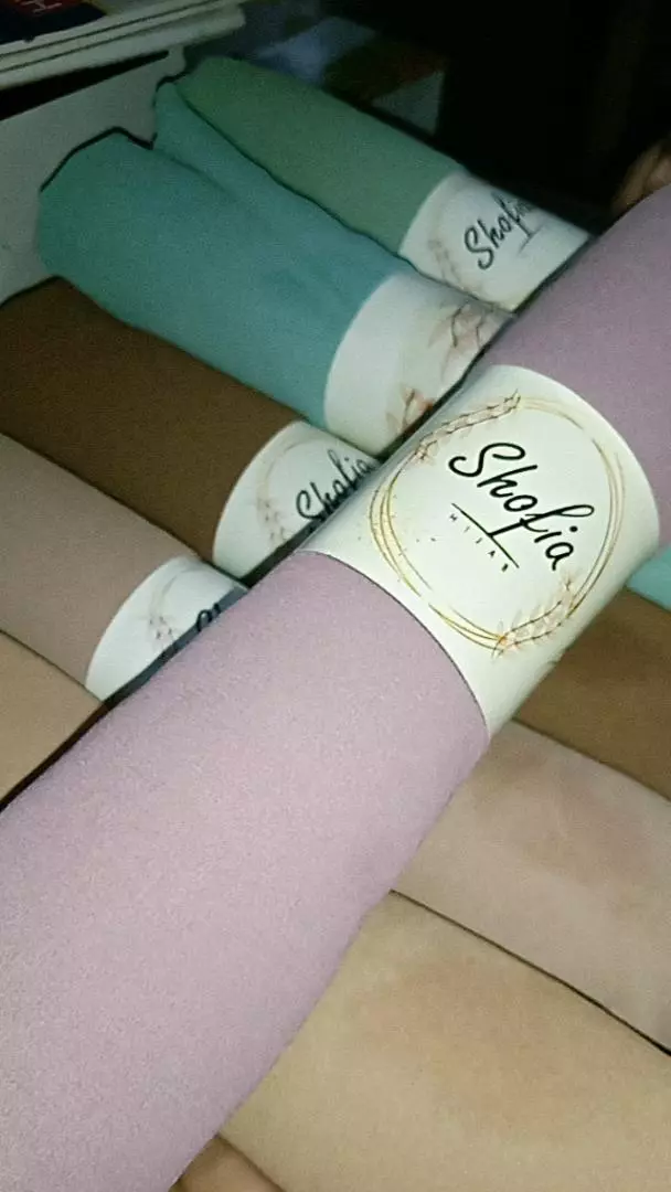 Foto ulasan Shofia Hijab Pashmina Ceruty Babydoll Lembut