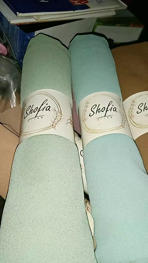 Foto ulasan Shofia Hijab Pashmina Ceruty Babydoll Lembut