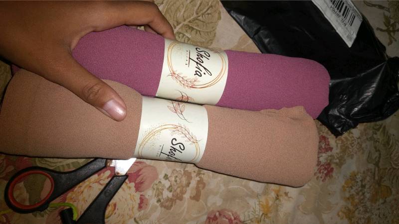 Foto ulasan Shofia Hijab Pashmina Ceruty Babydoll Lembut