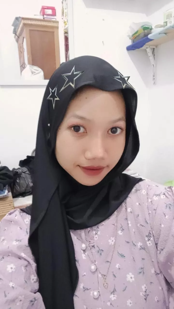 Foto ulasan Syamsiar Hijab - Jilbab Pashmina Instan Jersey Premium Inner Tutup Leher Wanita Kerudung Pasmina Panjang Nutup Leher Jilbab Jersey Langsung Pakai Praktis Lembut Nyaman Daily Kekinian