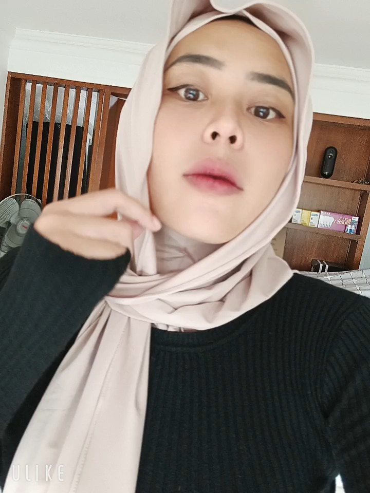 Foto ulasan Syamsiar Hijab - Jilbab Pashmina Instan Jersey Premium Inner Tutup Leher Wanita Kerudung Pasmina Panjang Nutup Leher Jilbab Jersey Langsung Pakai Praktis Lembut Nyaman Daily Kekinian