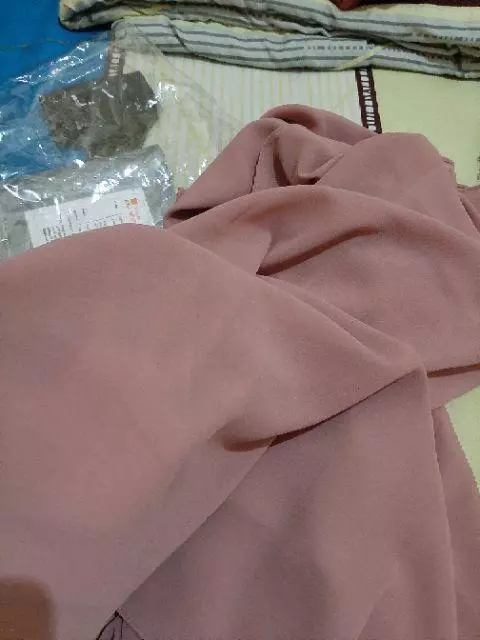 Foto ulasan Pashmina ceruty babydoll ultimate premium PART1