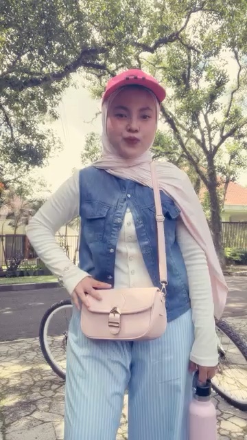 Foto ulasan Pashmina kaos RAYON TENCEL premium FREE POUCH