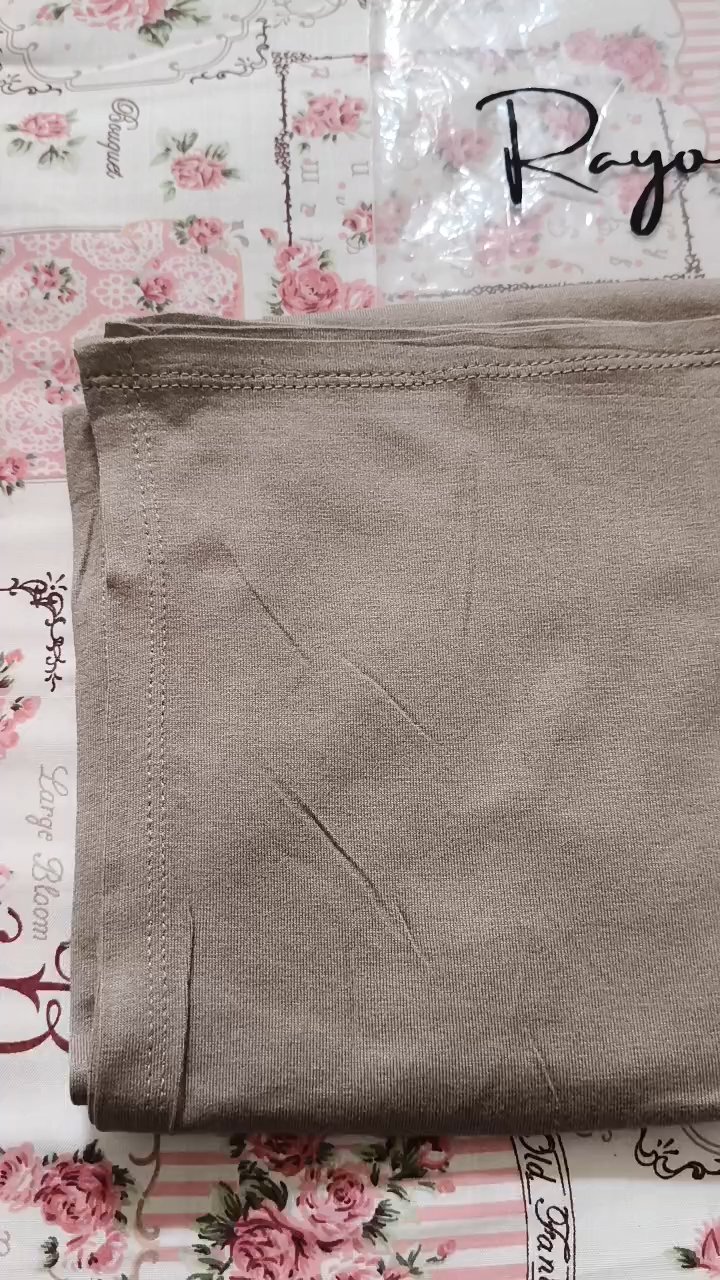 Foto ulasan Pashmina kaos RAYON TENCEL premium FREE POUCH