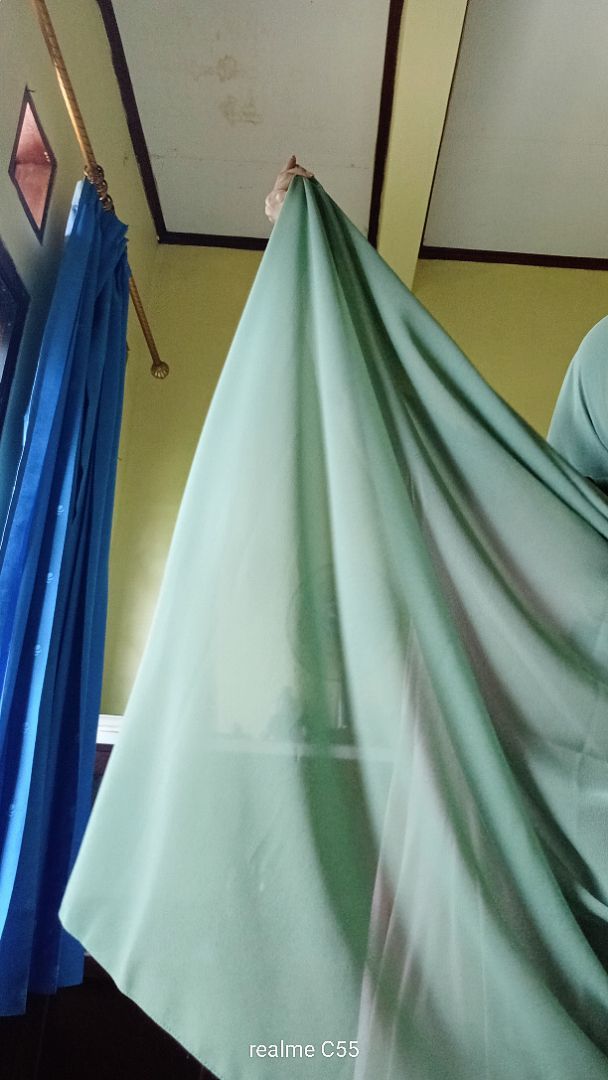 Foto ulasan Pashmina Syar'i Jumbo Ceruty Babydoll Premium
