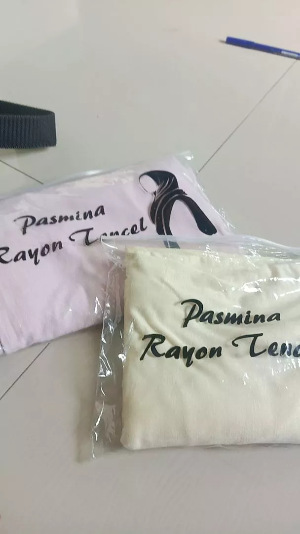Foto ulasan Pashmina Tencel Rayon Premium || Pashmina Tencel shawl rayon