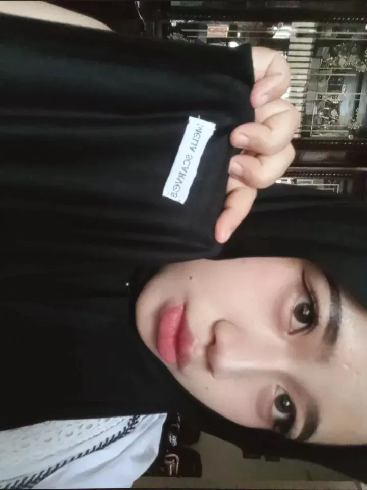 Foto ulasan Pasmina Kaos Rayon Super Premium (Free Pouch)