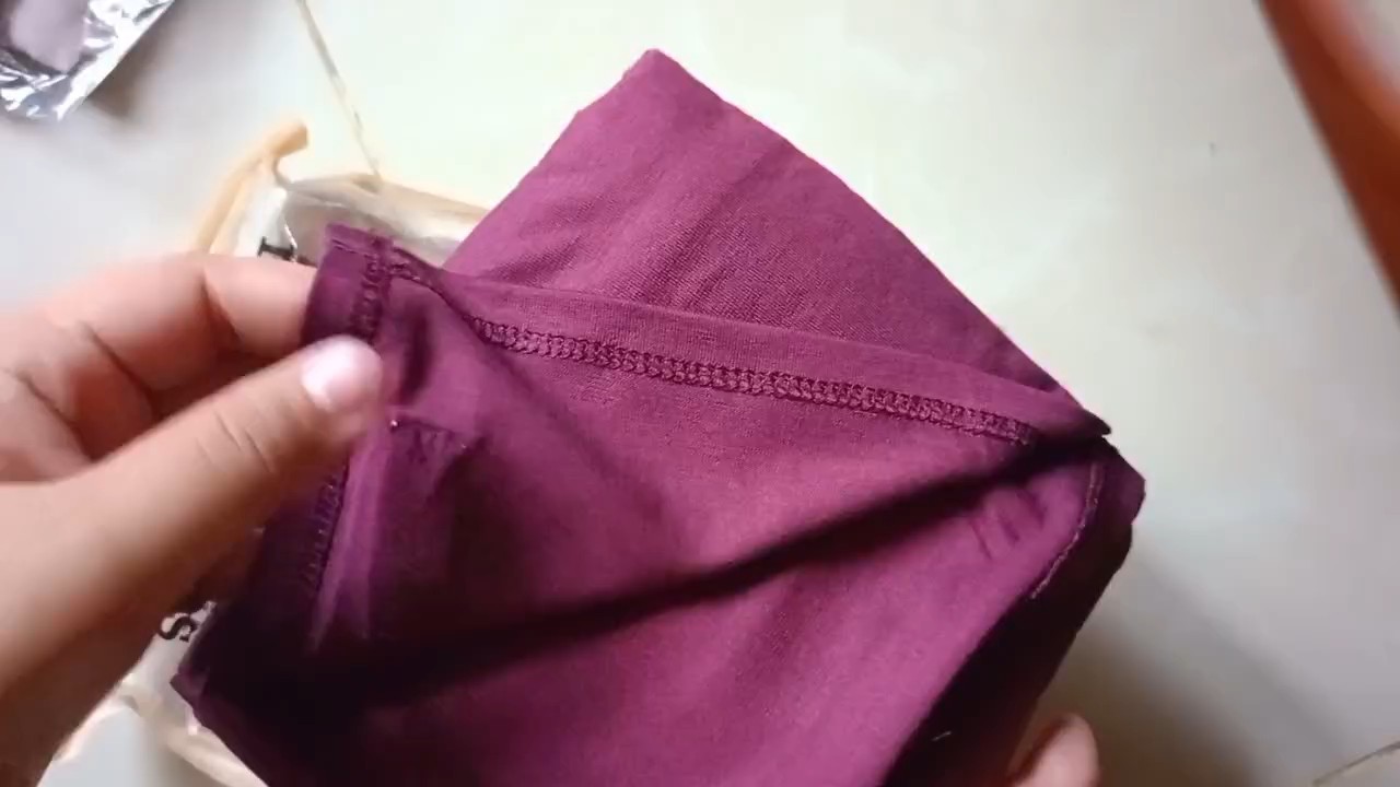 Foto ulasan Pasmina Kaos Rayon Super Premium (Free Pouch)