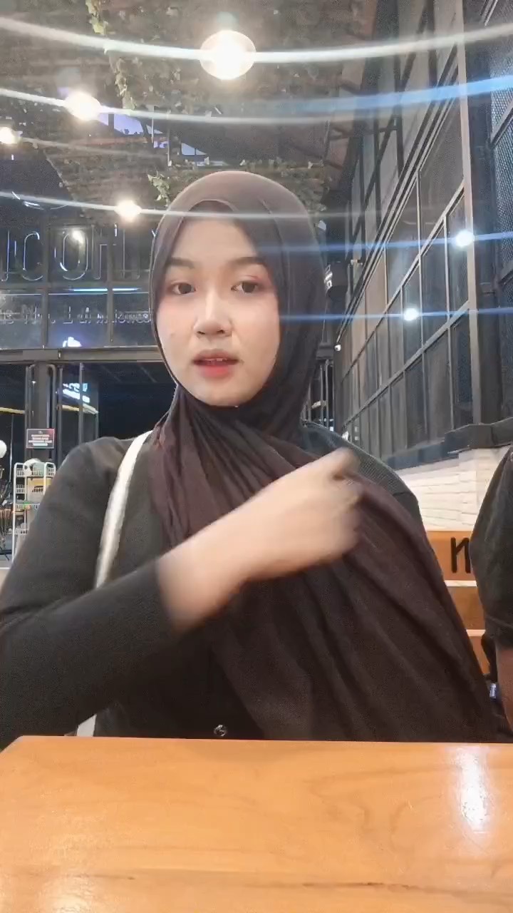 Foto ulasan Putrimaira - Viscose Bamboo Shawl (Pashmina Modal Double Stitch)