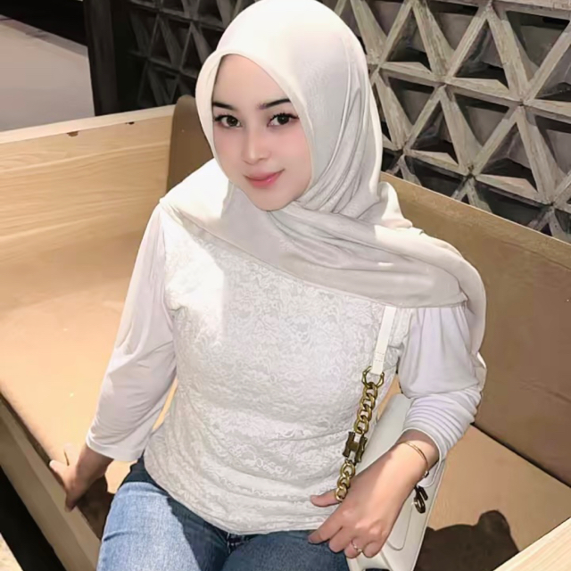 Foto ulasan Putrimaira - Viscose Bamboo Shawl (Pashmina Modal Double Stitch)