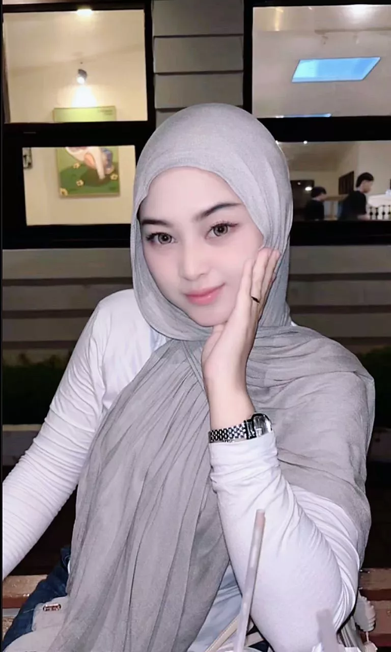 Foto ulasan Putrimaira - Viscose Bamboo Shawl (Pashmina Modal Double Stitch)