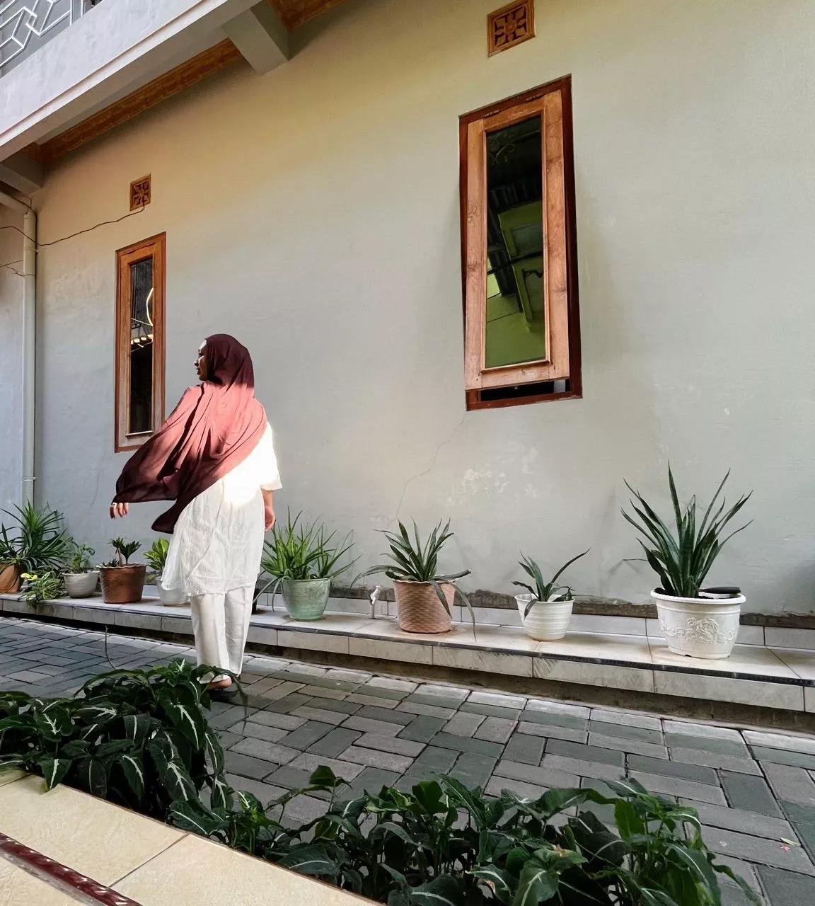 Foto ulasan Qaraa Wear Pashmina Viscose Bamboo Premium Lembut Mewah Terlaris