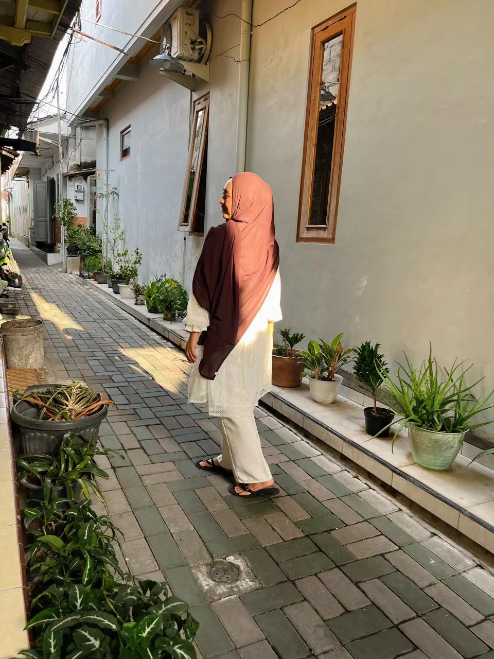 Foto ulasan Qaraa Wear Pashmina Viscose Bamboo Premium Lembut Mewah Terlaris