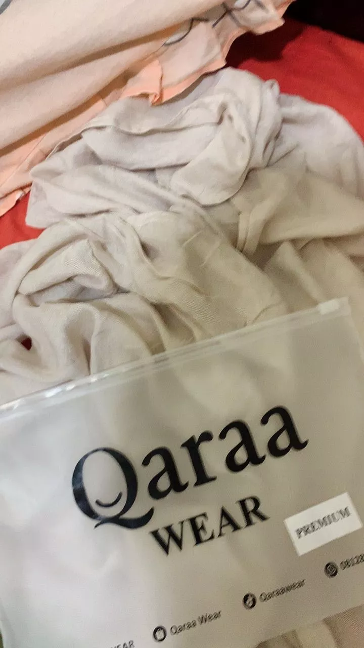 Foto ulasan Qaraa Wear Pashmina Viscose Bamboo Premium Lembut Mewah Terlaris