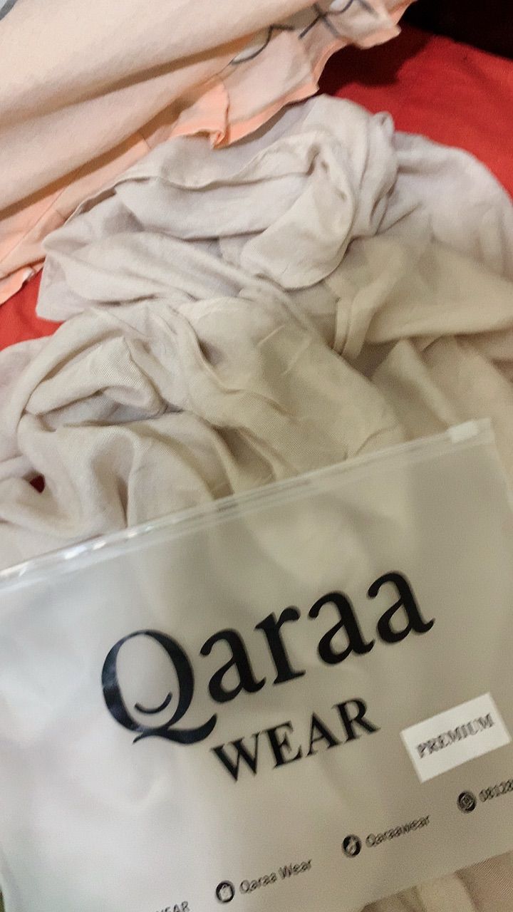 Foto ulasan Qaraa Wear Pashmina Viscose Bamboo Premium Lembut Mewah Terlaris