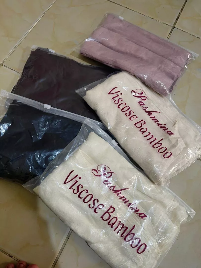 Foto ulasan RESYAH HIJAB~ Shawl Hijab Pashmina Viscose Bamboo Premium Eksklusif Lembut