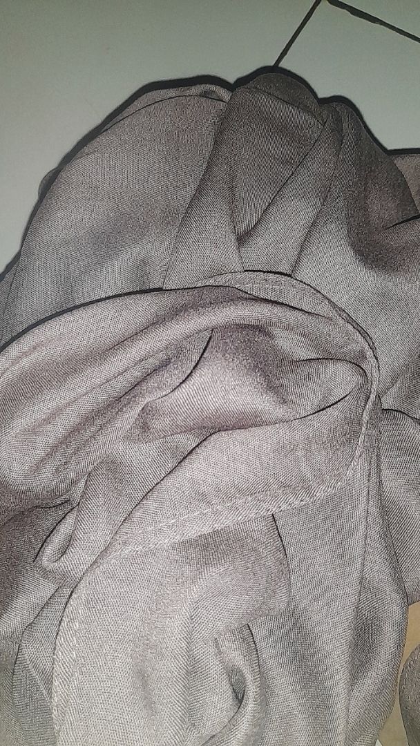 Foto ulasan RESYAH HIJAB~ Shawl Hijab Pashmina Viscose Bamboo Premium Eksklusif Lembut