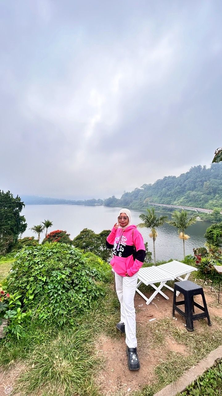 Foto ulasan Resyahijab Pashmina Tencel Premium Free Pouch