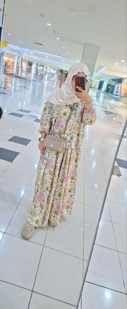Foto ulasan Resyahijab Pashmina Tencel Premium Free Pouch