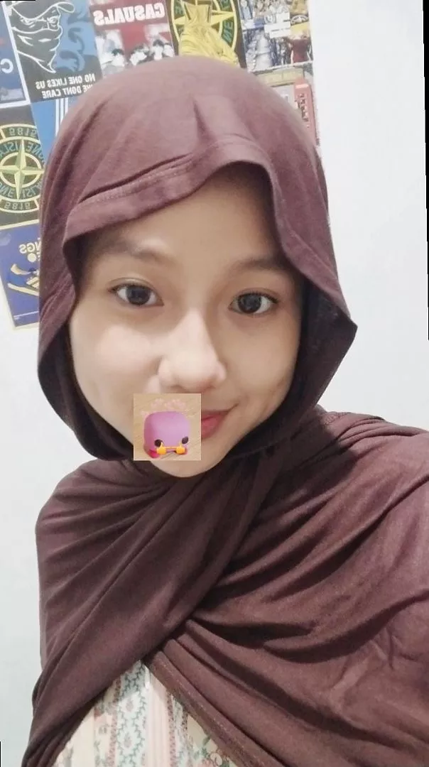 Foto ulasan Resyahijab Pashmina Tencel Premium Free Pouch