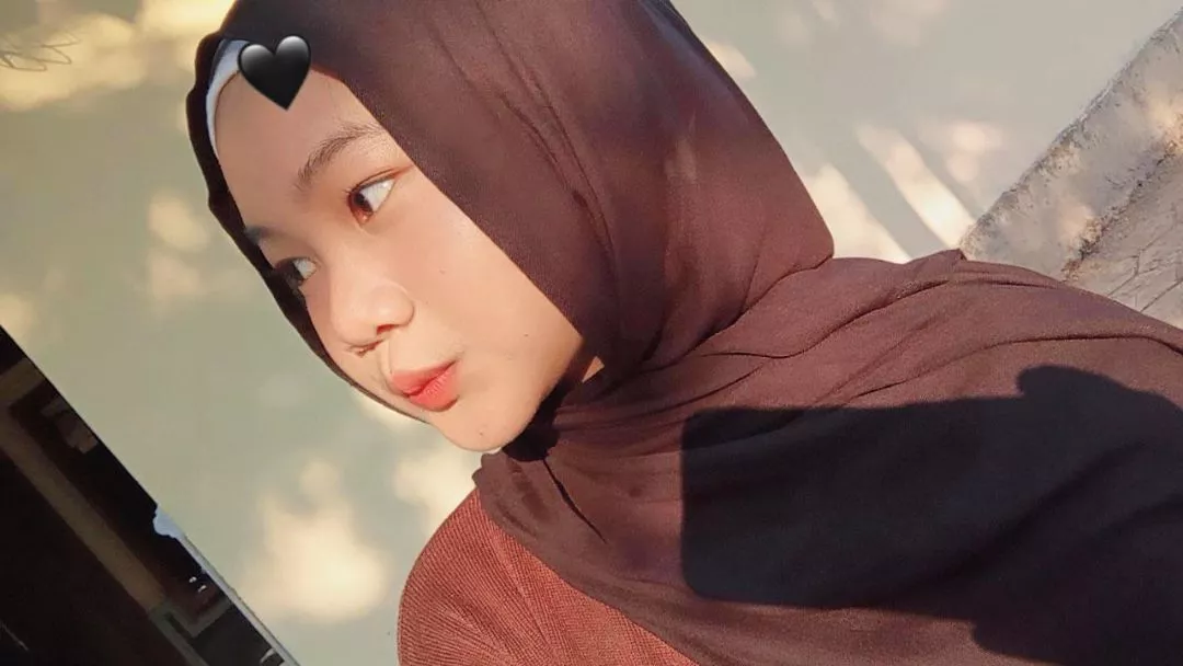 Foto ulasan RhenoHijab Pashmina Viscose Bamboo Premium | Hijab Kekinian Adem Lembut Nyaman
