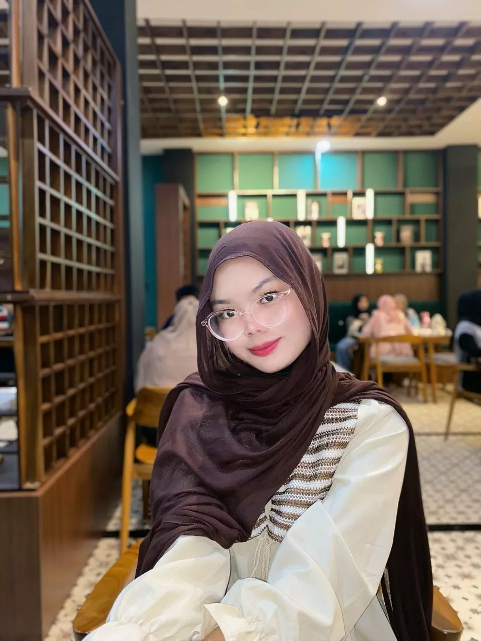 Foto ulasan RhenoHijab Pashmina Viscose Bamboo Premium | Hijab Kekinian Adem Lembut Nyaman