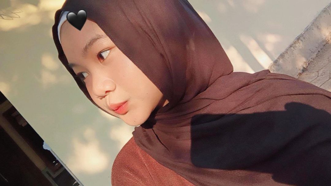 Foto ulasan RhenoHijab Pashmina Viscose Bamboo Premium | Hijab Kekinian Adem Lembut Nyaman