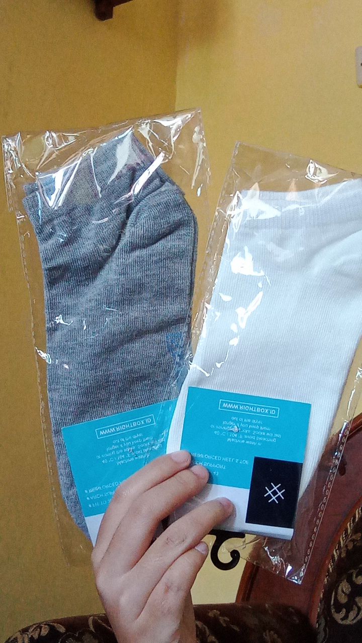 RIGHTBOX ID - Kaos Kaki Pendek Polos Semata Kaki Ankle Socks Premium Pria Wanita Dewasa Fit 37 -43 - foto 2 dari 10, beauty.preloved