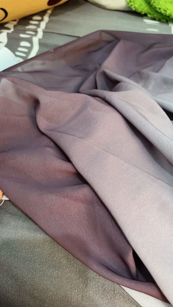 Foto ulasan Timcraft Pashmina Ceruty Baby Doll Gradasi Ombre Two Tone