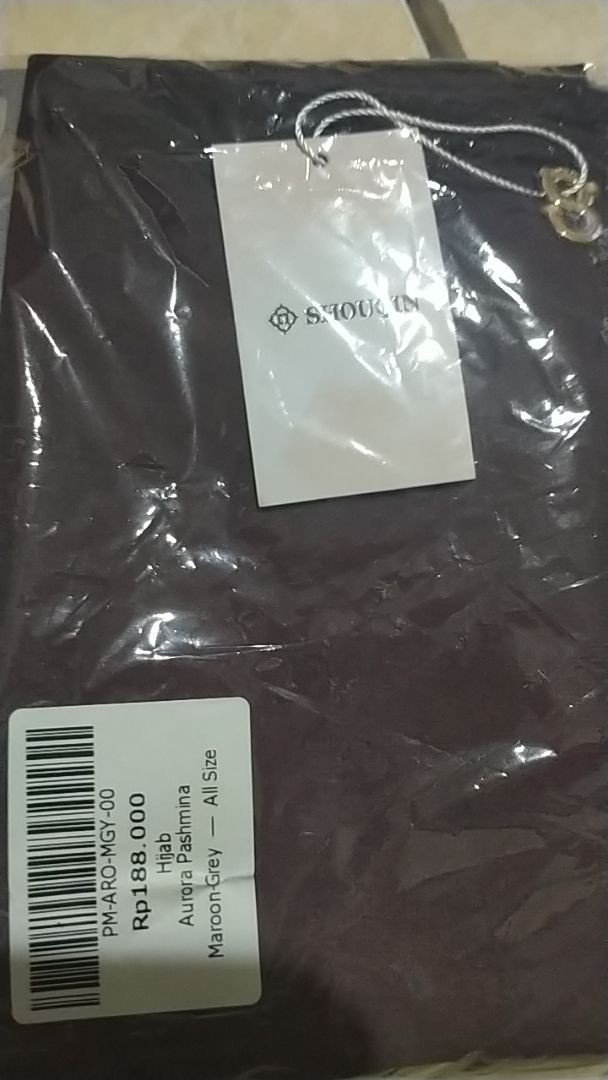 Foto ulasan Timcraft Pashmina Ceruty Baby Doll Gradasi Ombre Two Tone