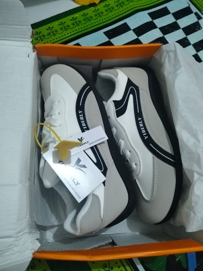 YIBERLY BERLY-V2A05 SEPATU UNISEX MODEL TERBARU CASUAL INSPIRED MINIMALIST SNEAKERS - foto 6 dari 10