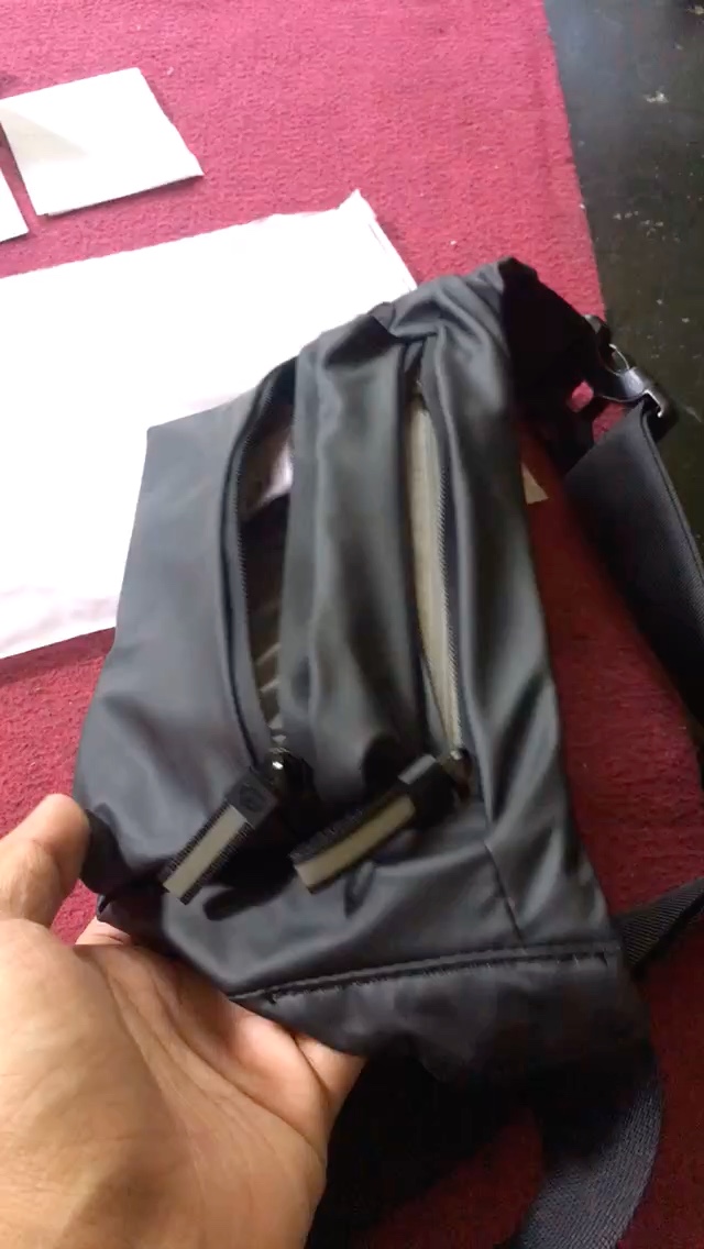 Foto ulasan Yipinu YQM-1 Tas Selempang Pria Wanita Anti Air