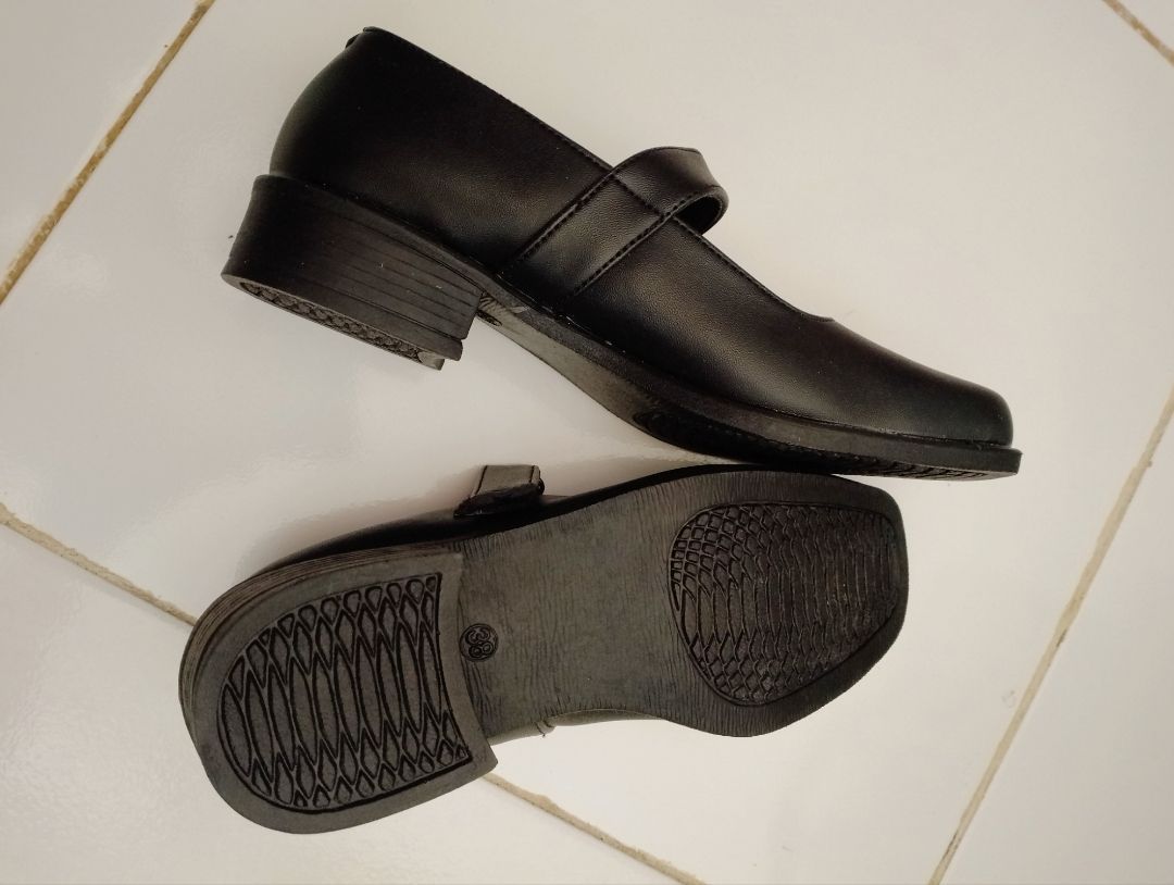Foto ulasan Zeintin - Sepatu Pantofel Wanita Kasual Formal Sepatu Kerja Paskibra Wanita ZO