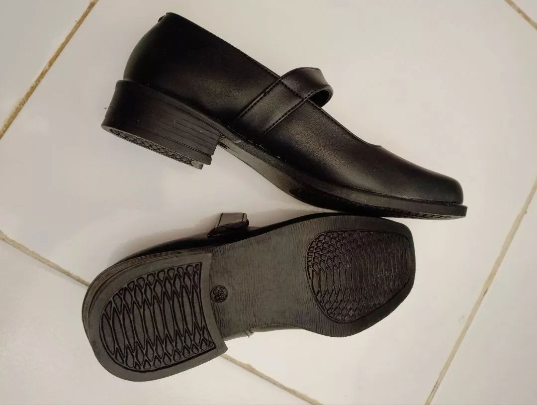 Foto ulasan Zeintin - Sepatu Pantofel Wanita Kasual Formal Sepatu Kerja Paskibra Wanita ZO