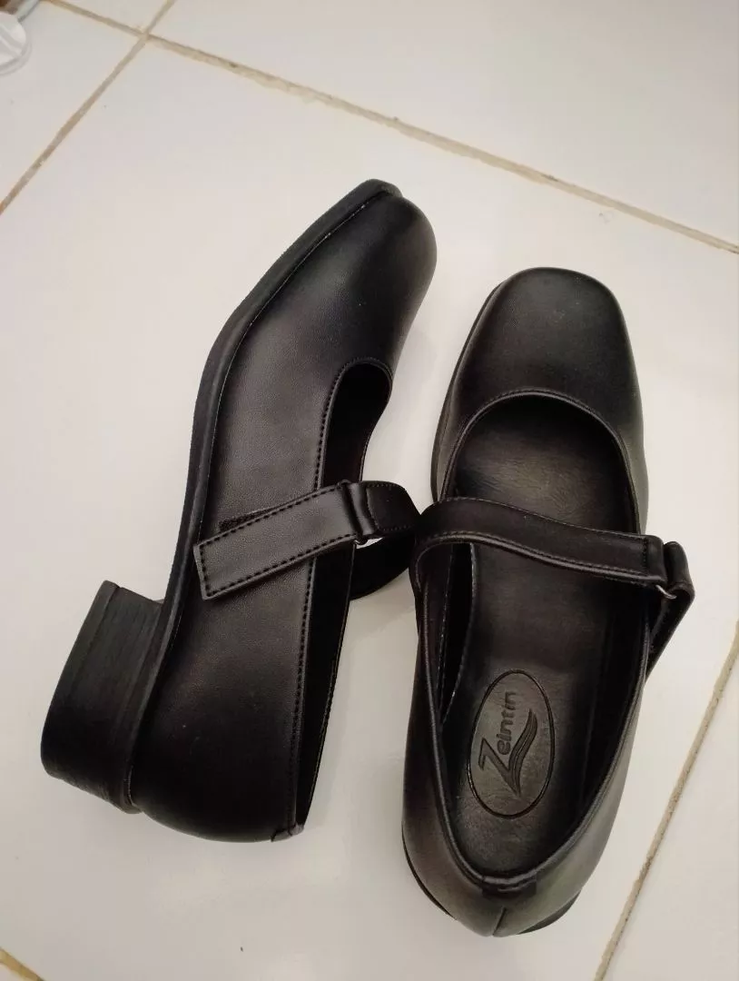 Foto ulasan Zeintin - Sepatu Pantofel Wanita Kasual Formal Sepatu Kerja Paskibra Wanita ZO