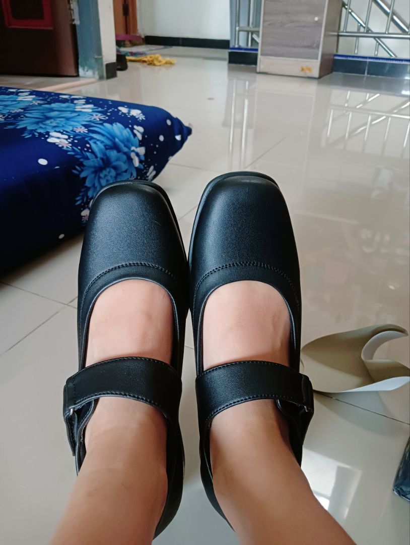 Foto ulasan Zeintin - Sepatu Pantofel Wanita Kasual Formal Sepatu Kerja Paskibra Wanita ZO